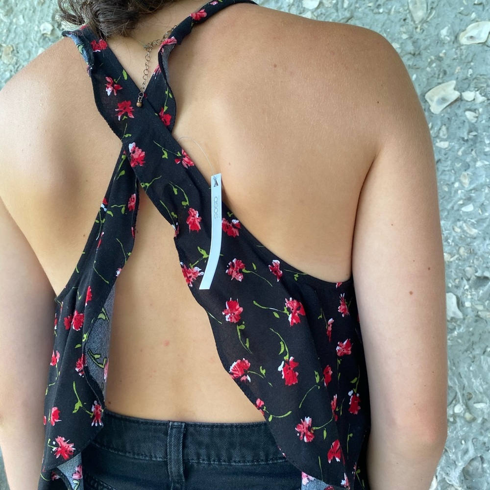 Flower Open Back Tank Top - Picture 3 of 5